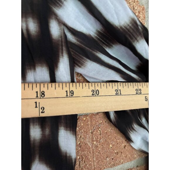 Bella Dahl In Black & White Blurred Ikat Print Button Down Blouse Lightweight - Picture 9 of 13